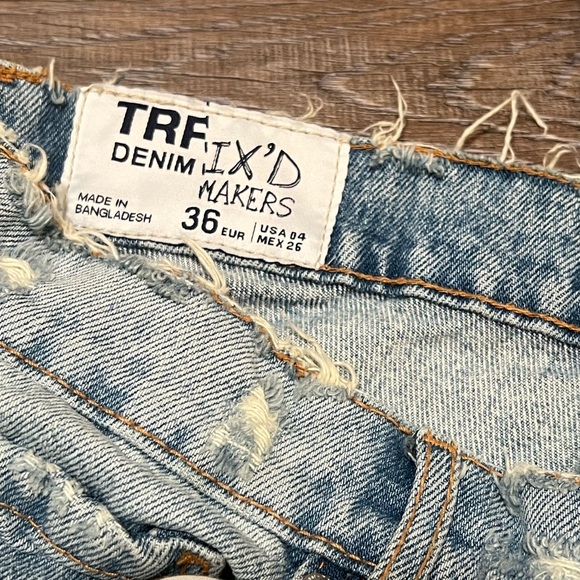 ZARA TRF IX’D Makers Two Tone Distressed Jeans Size 4 - Picture 8 of 8
